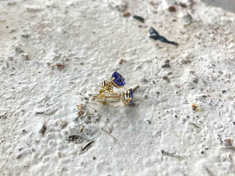 SONDERANFERTIGUNG | Ohrstecker in 9 Karat Gelbgold mit Tansaniten