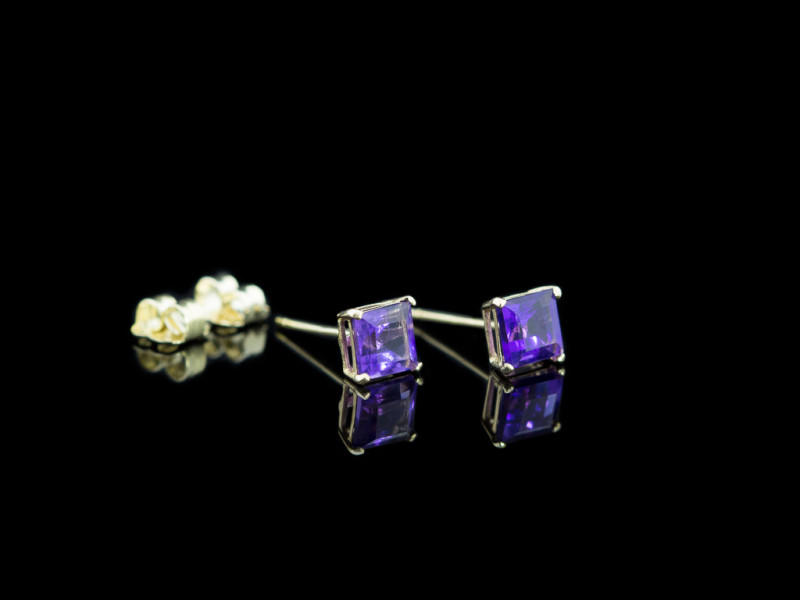 AMETHYST SQUARED | Solid Gold ear studs AMETHYST SQUARED | Solid Gold ear studs