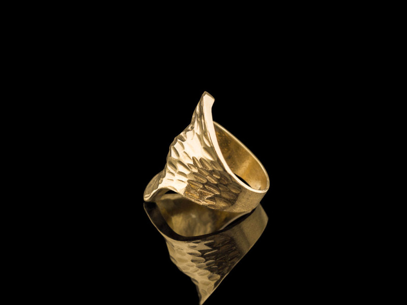 NATÜRLICHE ELEGANZ | Vergoldeter 925 Silber-Ring mit gehämmerter Oberfläche NATÜRLICHE ELEGANZ | Vergoldeter 925 Silber-Ring mit gehämmerter Oberfläche