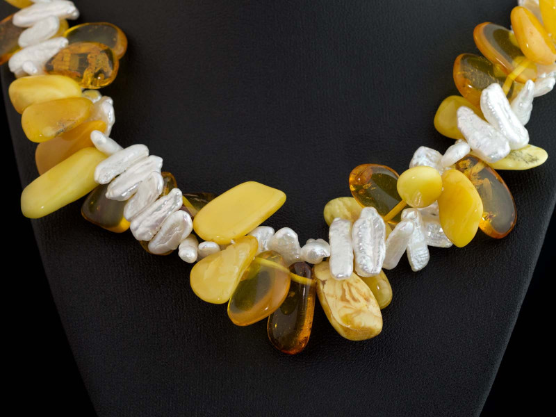 TWISTED | Amber collier with Biwa Pearls TWISTED | Amber collier with Biwa Pearls
