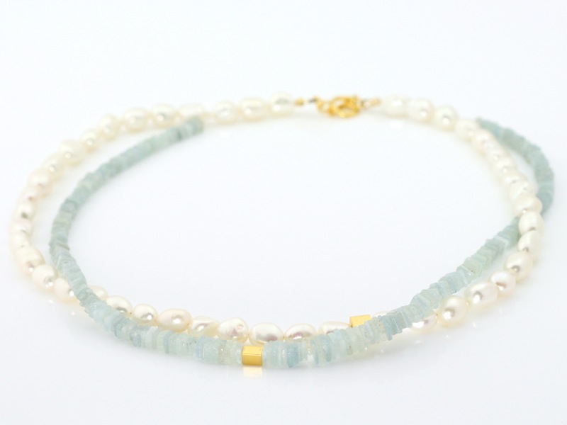 Dual Pearl Aquamarine necklace with golden cubes (ausverkauft)