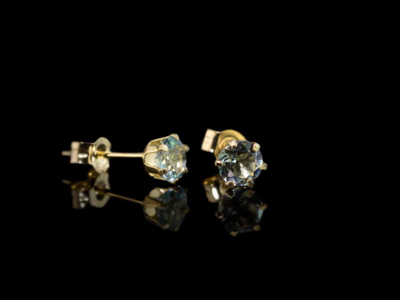 Kleine Funkelnde Aquamarin-Ohrstecker | in Gold eingefasst (ausverkauft)