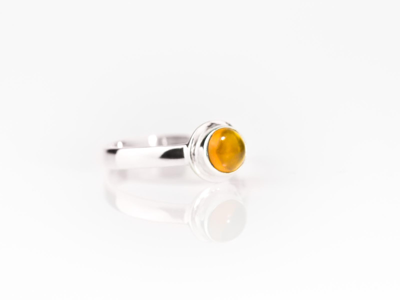 Runder glänzender Madeira-Citrin auf 925er Silberring