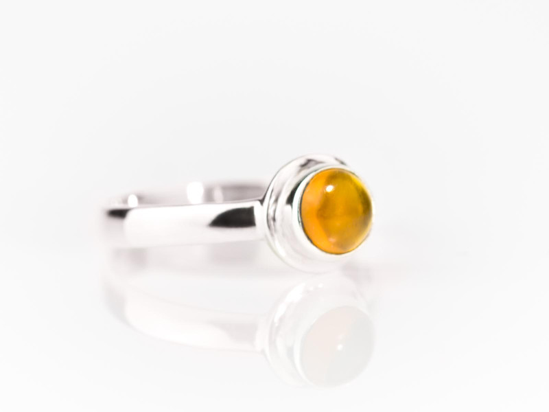 Runder glänzender Madeira-Citrin auf 925er Silberring