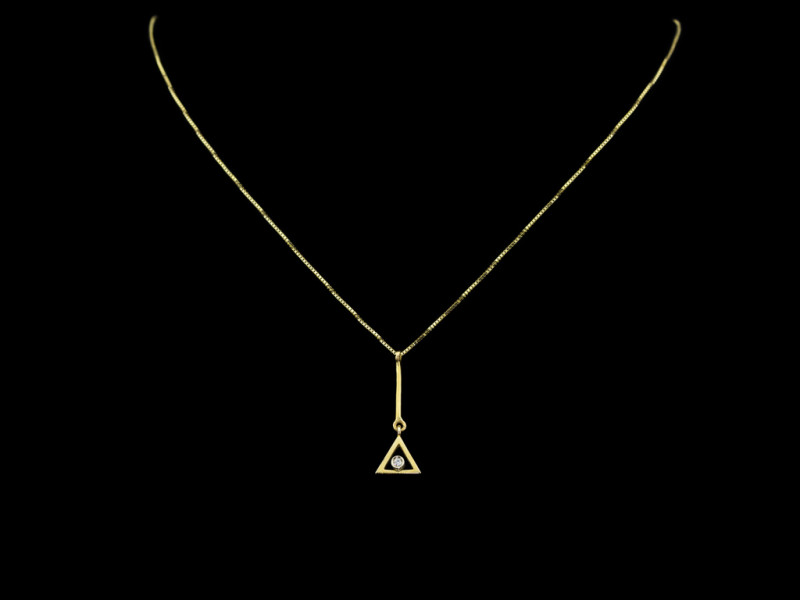 DIAMANT IM DREIECK | Kette aus 18 Karat Gold DIAMANT IM DREIECK | Kette aus 18 Karat Gold