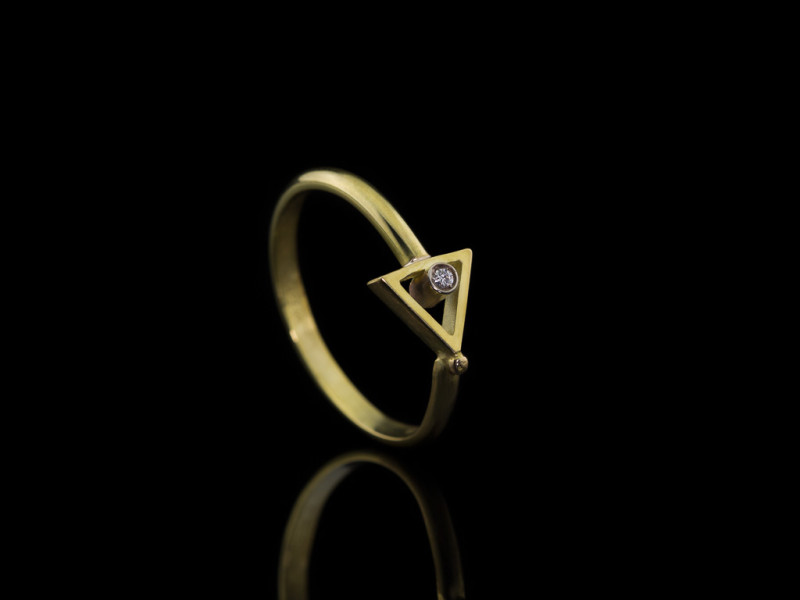 PYRAMID | 18 carat Gold Diamond ring (made to order)
