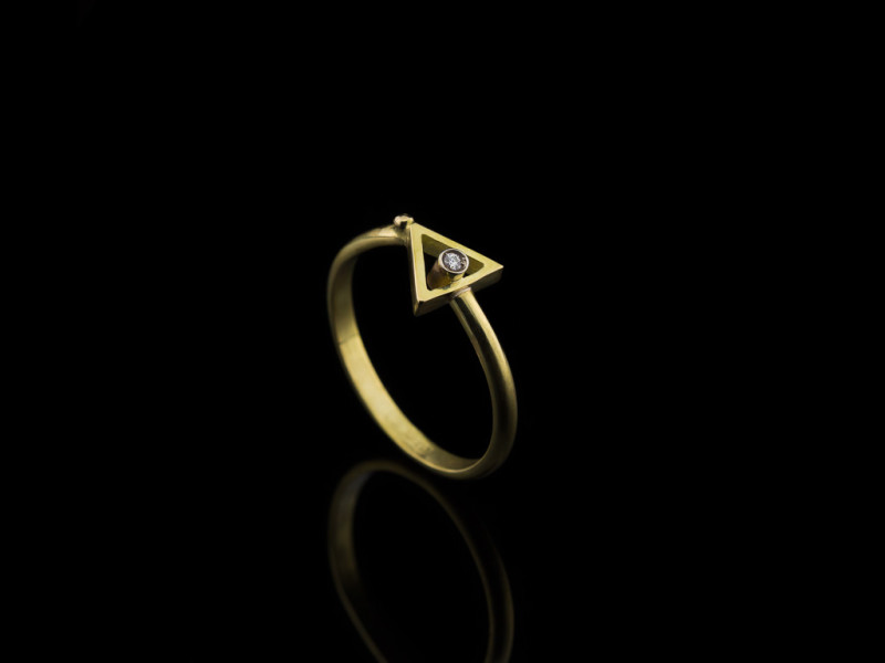PYRAMID | 18 carat Gold Diamond ring (made to order)