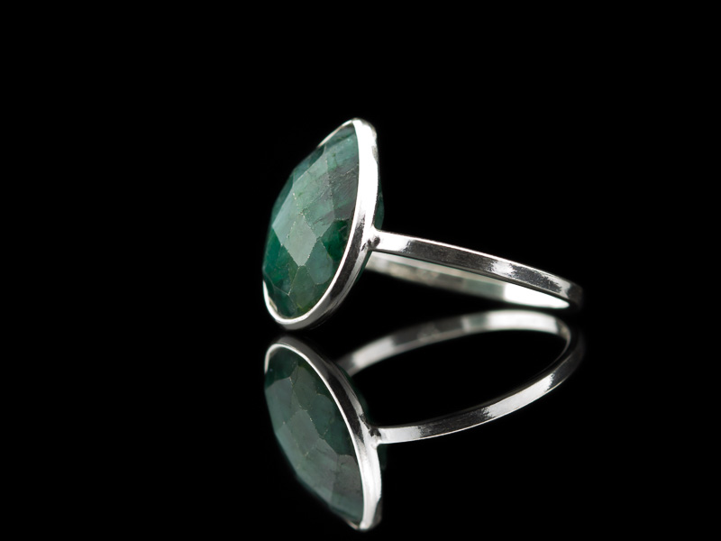 GRÜNER SMARAGDTROPFEN | Ring aus 925er Silber (verkauft)