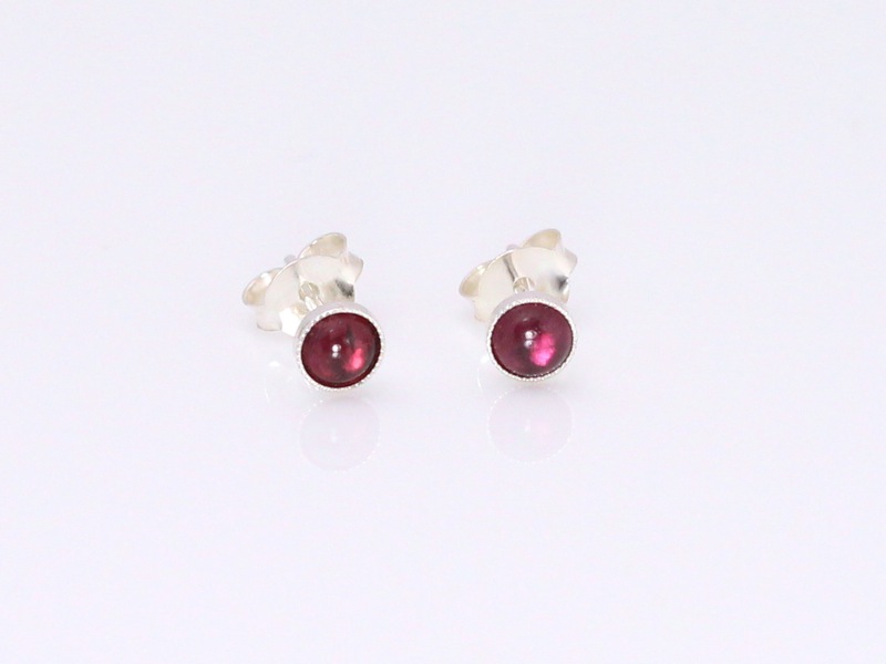 Garnet Silver Earstuds (ausverkauft)