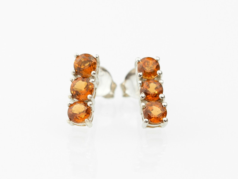 3 in a row faceted Garnet Sterling earstuds (sold out)