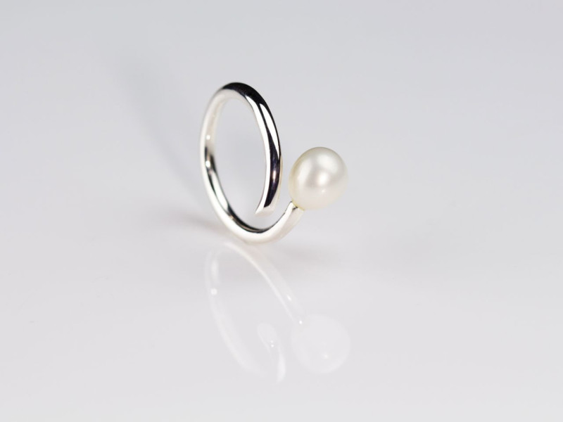 Pearl On One End Sterling Silver Ring (Ausverkauft)