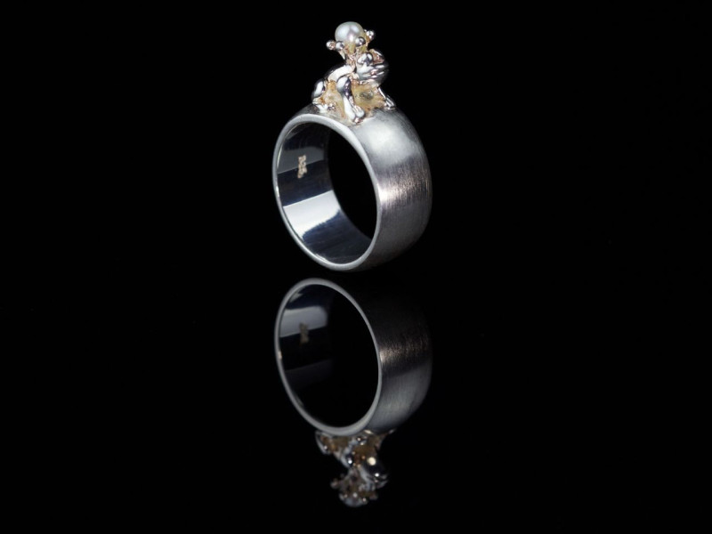 VERZAUBERTER FROSCH | Perlenring aus 925er Silber