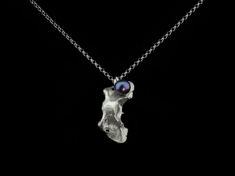 MINK VERTEBRAE | Sterling Silver necklace with Peacock Pearl MINK VERTEBRAE | Sterling Silver necklace with Peacock Pearl