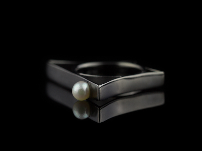 PEARL ON BRIDGE | Ring in Black Rhodium plated Silver PEARL ON BRIDGE | Ring in Black Rhodium plated Silver