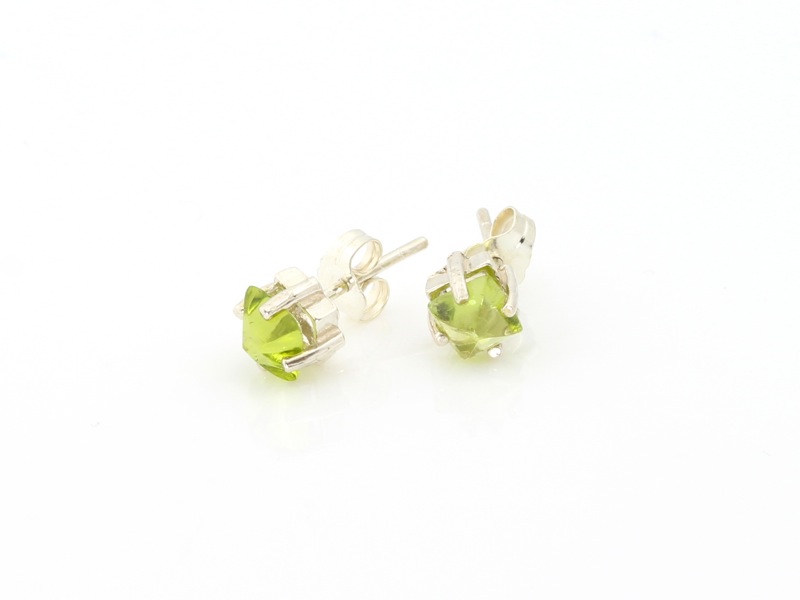 Peridot Pyramids Sterling Silver ear studs (verkauft)