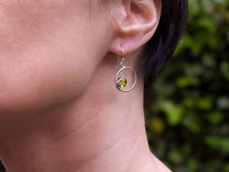 KREISENDE PERIDOTS | Ohrringe aus 925er Silber (Ausverkauft)