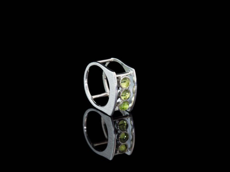 DREI PERIDOT IN DOPPELRING | gebürstetes 925er Silber (Ausverkauft)