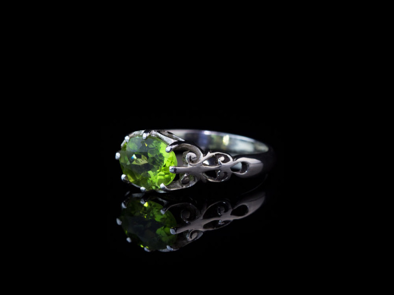 PERIDOT FILIGREE | 925er Silberring mit einem facettierten Peridot