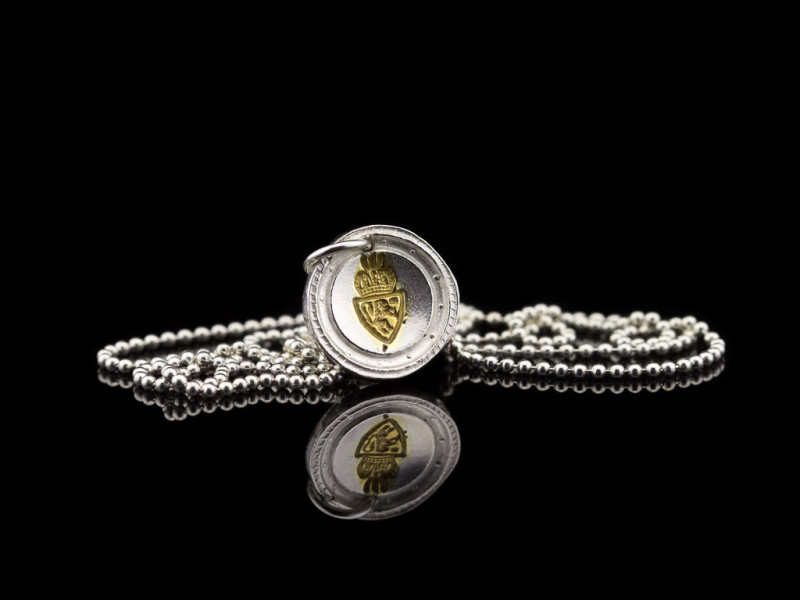 CREST SEAL | Sterling Silver necklace with 24ct Gold inlay CREST SEAL | Sterling Silver necklace with 24ct Gold inlay