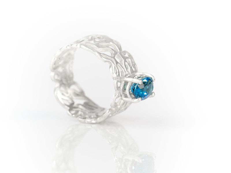 Blauer London Topas als Krone auf Filigree Ring (ausverkauft)