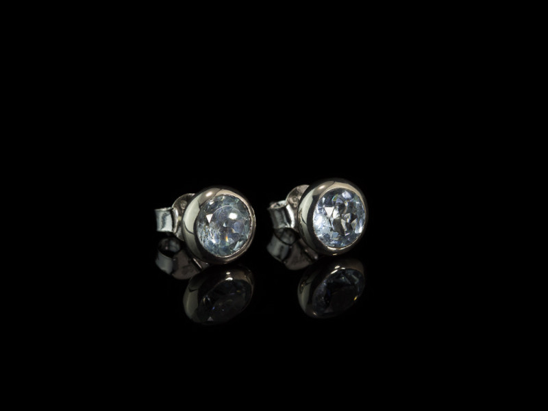 HIMMELBLAUER TOPAS | Ohrstecker aus 925er Silber mit Sky Blue Topas (ausverkauft)