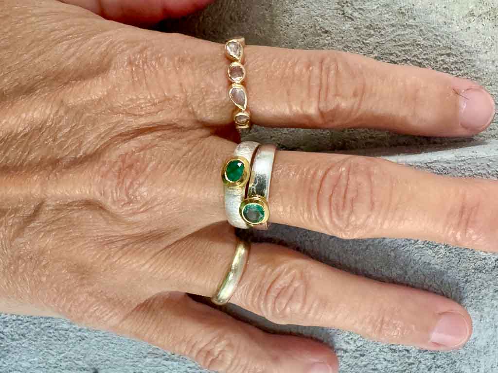 TSAVO | Ring with Tsavorite in Sterling Silver with Gold rim