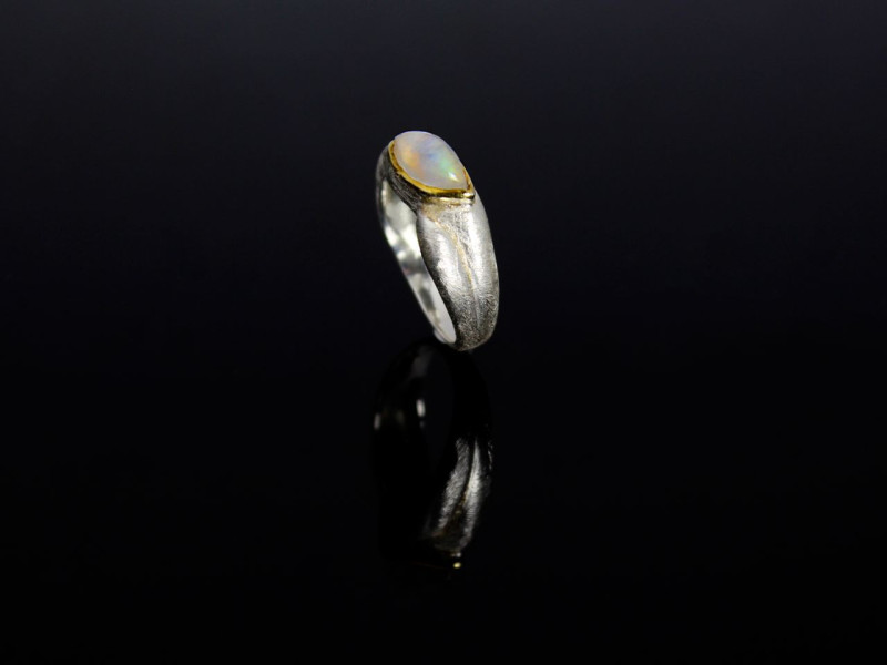Moonstone Eye - Sterling Silver ring with gold applications (ausverkauft)