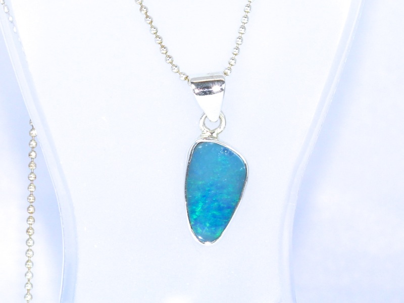 Australischer Opal - Anhänger aus 925er Silber mit blauem Opal (verkauft)